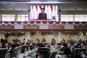 Rapat-Paripurna-HUT-RI-ke-76-Gubernur-dan-Wagub-Lampung-Dengarkan-Pidato-Presiden-768x515